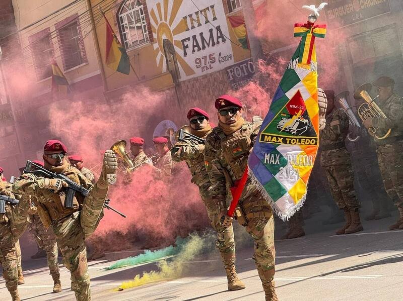 Fuerzas Armadas en sus 200 aniversario de creación