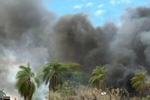 Incendio en depósito gubernamental en Parque Industrial cruceño