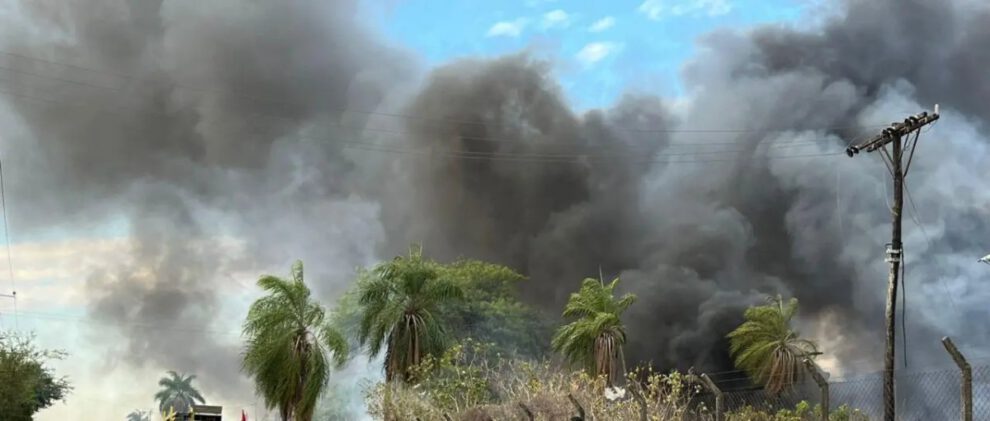 Incendio en depósito gubernamental en Parque Industrial cruceño