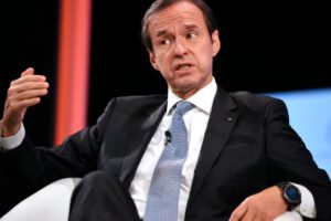 Tuto Quiroga evalúa participar en foro del TSE