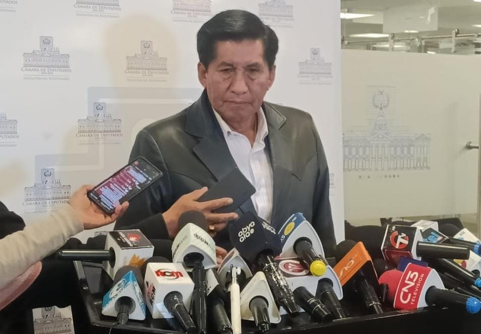 Félix Ajpi denuncia ataques a casas de campaña