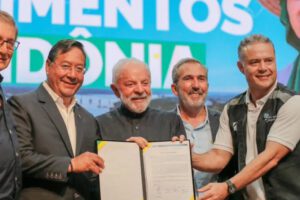 Construcción del puente sobre el río Mamoré