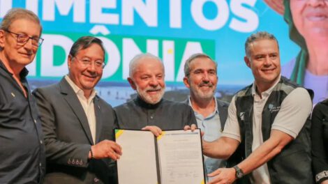 Construcción del puente sobre el río Mamoré