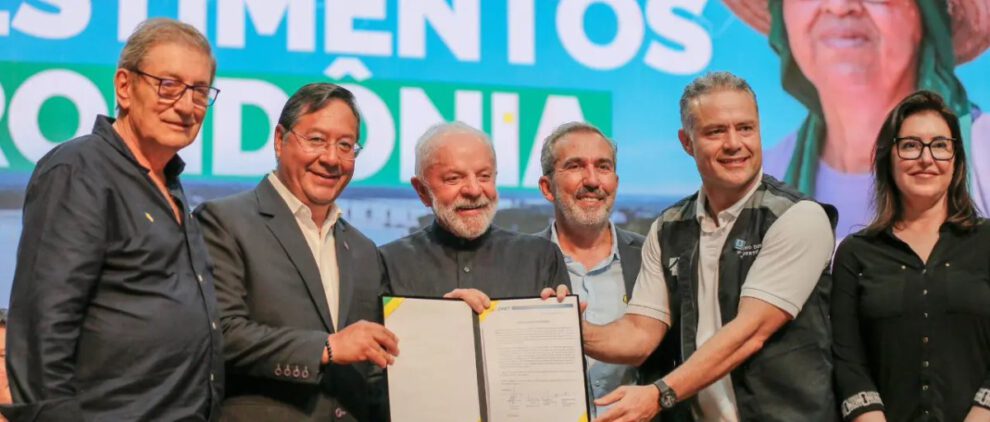 Construcción del puente sobre el río Mamoré