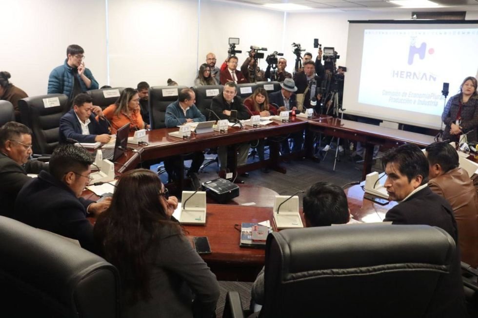 Contrato de litio en la Comisión Legislativa