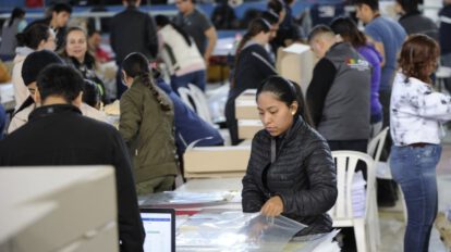 Armado de maletas electorales en Santa Cruz
