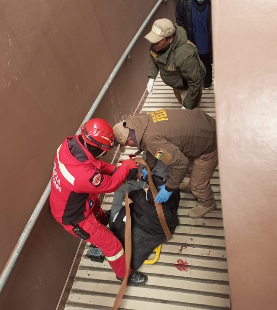 Chofer desempleado muere tras caer del borde de la rampla