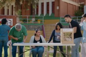 Jurados electorales garantizando el funcionamiento de mesas de sufragio