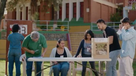 Jurados electorales garantizando el funcionamiento de mesas de sufragio