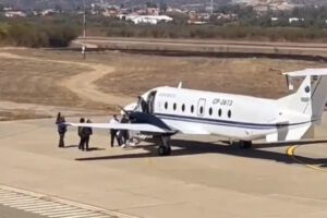 Tuto Quiroga aterriza en Tarija