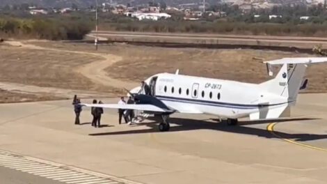 Tuto Quiroga aterriza en Tarija