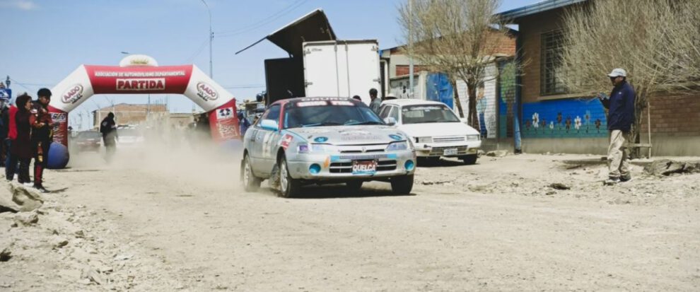 Competencia de automovilismo en Oruro
