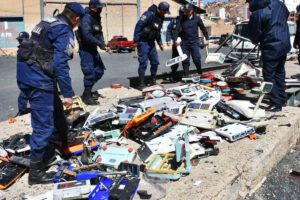 Destrucción de balanzas descalibradas en Oruro