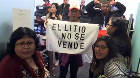 Protesta por el litio en el Legislativo