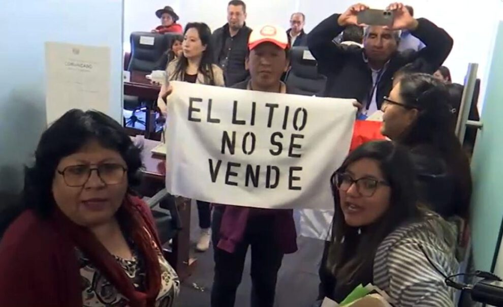Protesta por el litio en el Legislativo