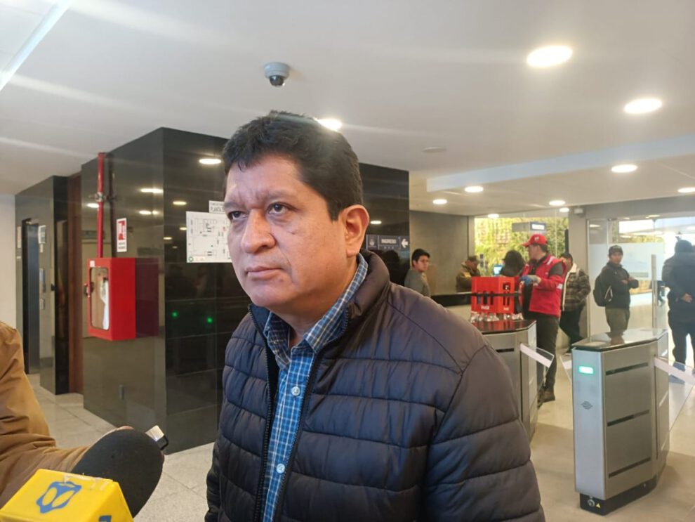 Paridad de género: Parlamentario Luis Adolfo Flores en contacto con los medios