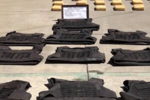 Cocaína camuflada en chalecos antibalas
