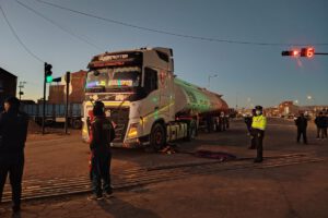 Chofer de cisterna atropella y mata en Oruro