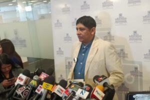 Rolando Cuéllar renuncia a candidatura como senador por Santa Cruz