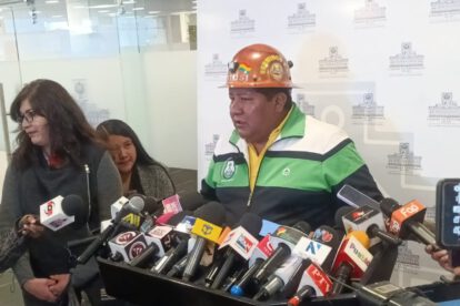 Senador Hilarión Mamani rechaza contratos de litio
