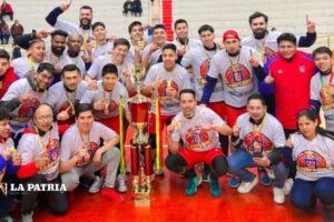 Universitario Libobásquet celebra su primer título
