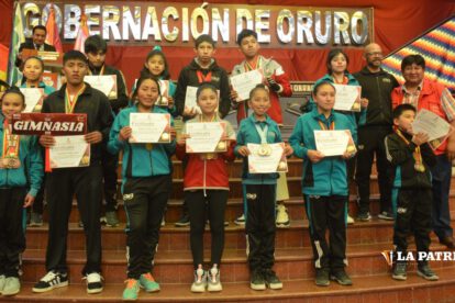 Deportistas destacados en Oruro reconocidos por la Gobernación