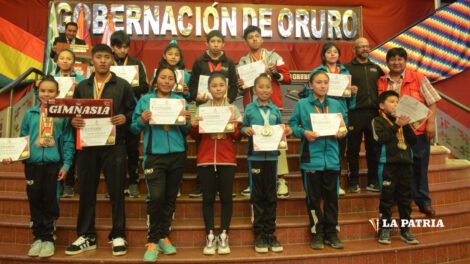 Deportistas destacados en Oruro reconocidos por la Gobernación