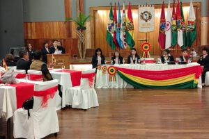 Mesa Redonda Panamericana de Oruro premió a líderes y entidades con medalla al mérito