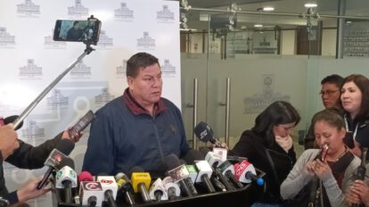 Diputado Delfort Burgos en contacto con los medios sobre trabajo legislativo