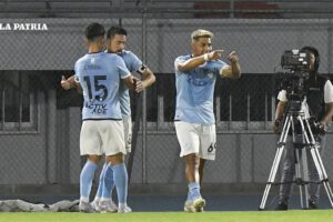 Aurora victoria frente a Blooming