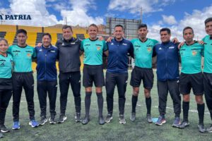 Árbitros orureños reciben insignias PRO