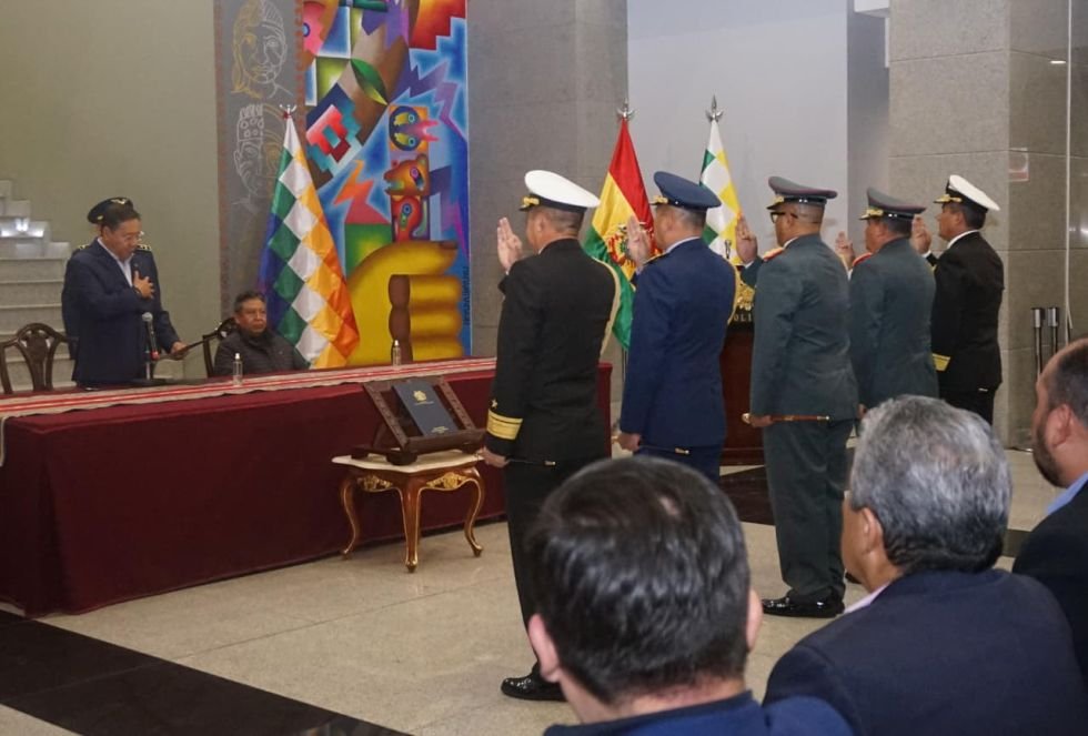 Cambio en el Alto Mando Militar