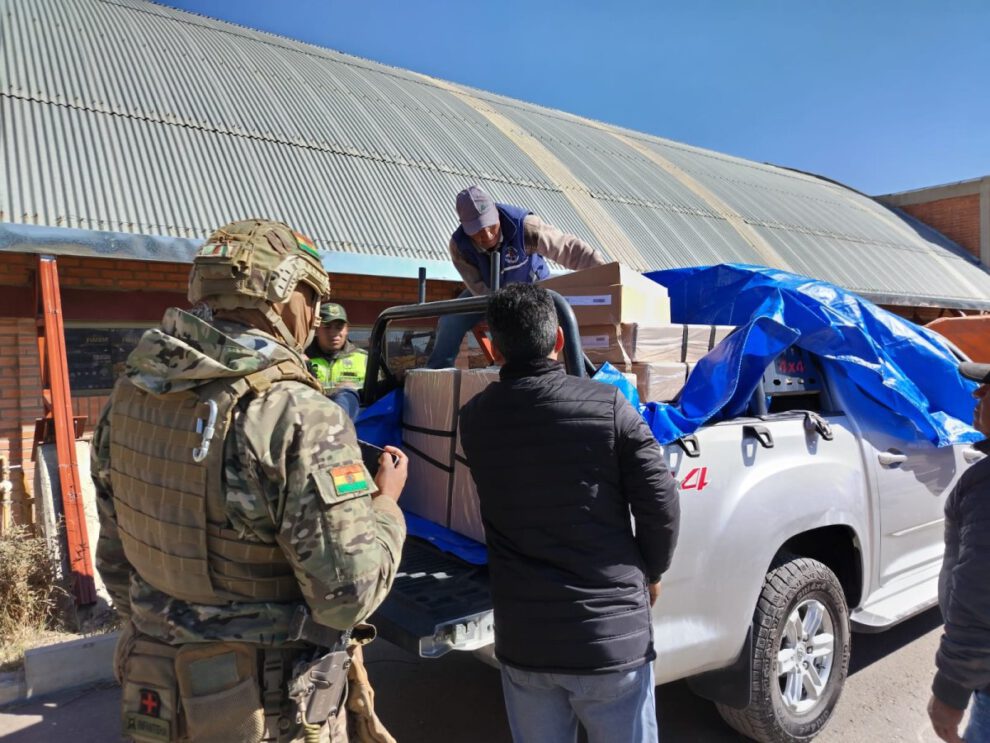 Distribución de maletas electorales por el Tribunal Electoral de Oruro
