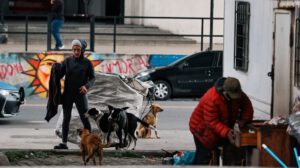Pobreza en Argentina cae al 29,6% en julio
