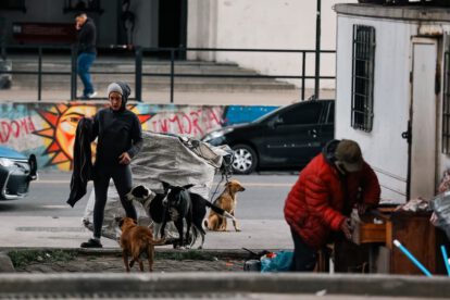 Pobreza en Argentina cae al 29,6% en julio
