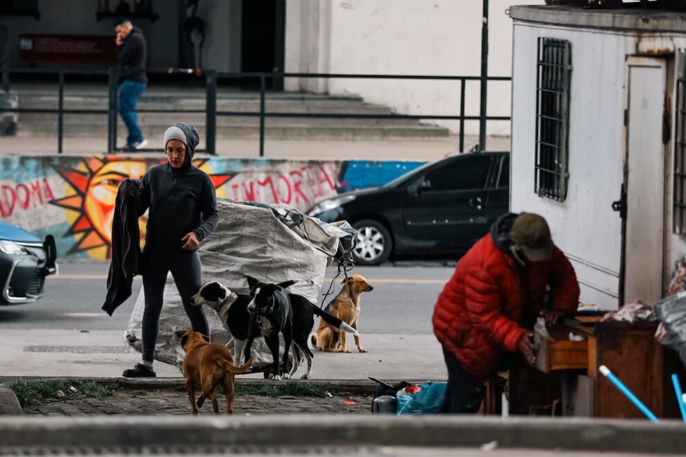 Pobreza en Argentina cae al 29,6% en julio