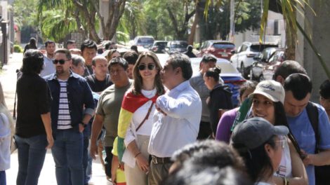 Bolivianos votan en Paraguay en la Embajada de Bolivia