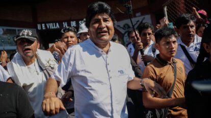 Evo Morales vota en la escuela Villa 14 de Septiembre
