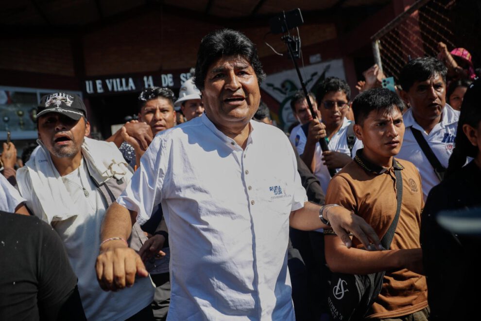 Evo Morales vota en la escuela Villa 14 de Septiembre