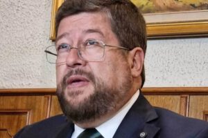 Samuel Doria Medina reconoce su derrota y promete apoyo a Rodrigo Paz