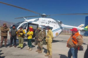 Gobierno despliega aeronaves para combatir incendios en Santa Cruz