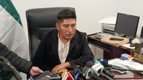 Diputado Hernán Hinojosa defiende contrato de litio