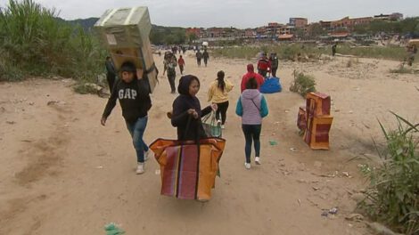 Cruce de frontera en busca de precios bajos