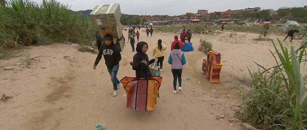 Cruce de frontera en busca de precios bajos