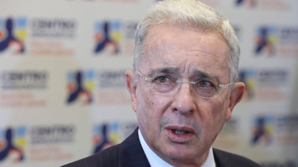 Álvaro Uribe libertad