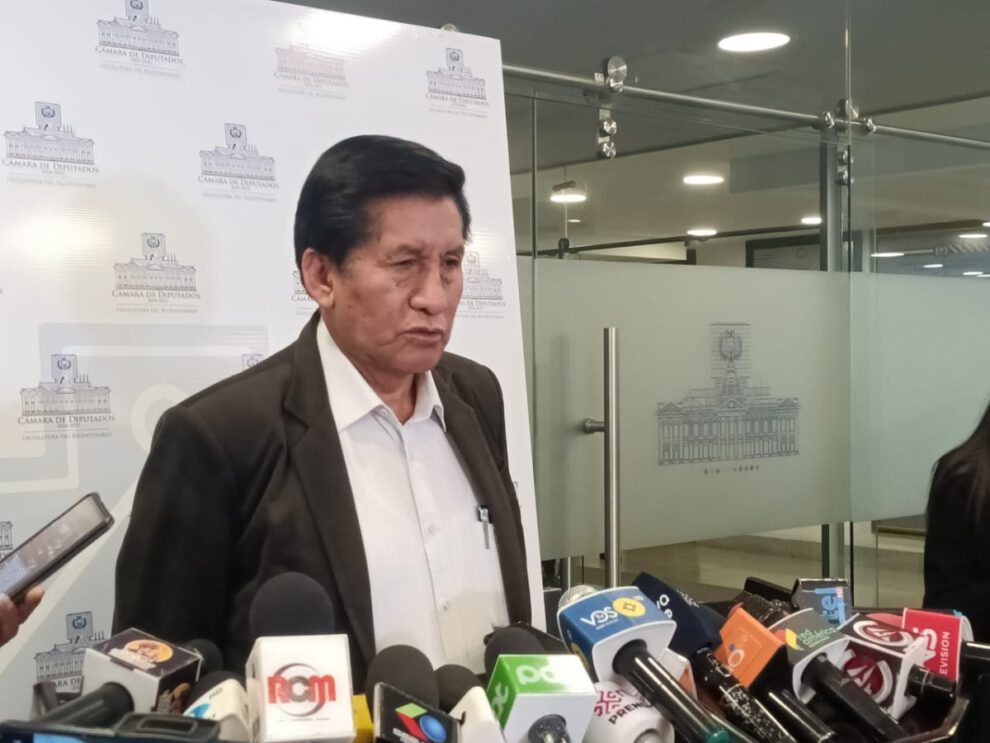 Senador Félix Ajpi considera algunas promesas inviables