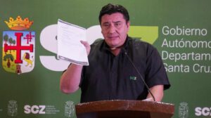 Paro indefinido en salud en Santa Cruz