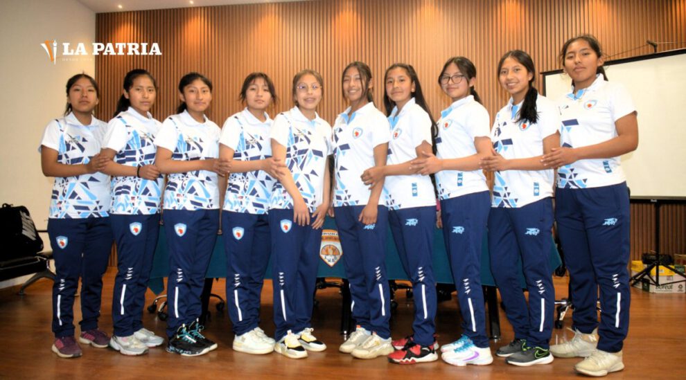 Integrantes de la selección orureña listas para el reto nacional en la Copa Bolivia U-14 damas