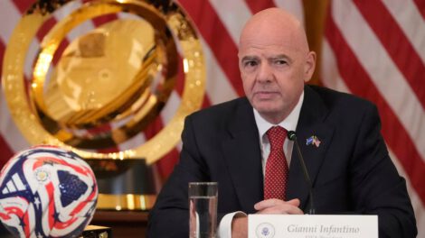 Gianni Infantino condena la violencia en el fútbol