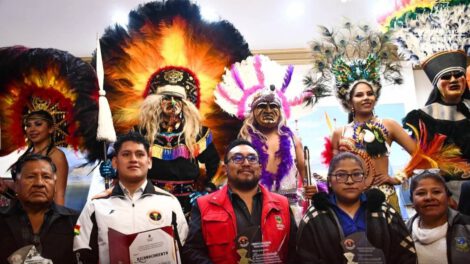 Reconocimiento al conjunto Tobas Zona Sud por el Día del Folklore